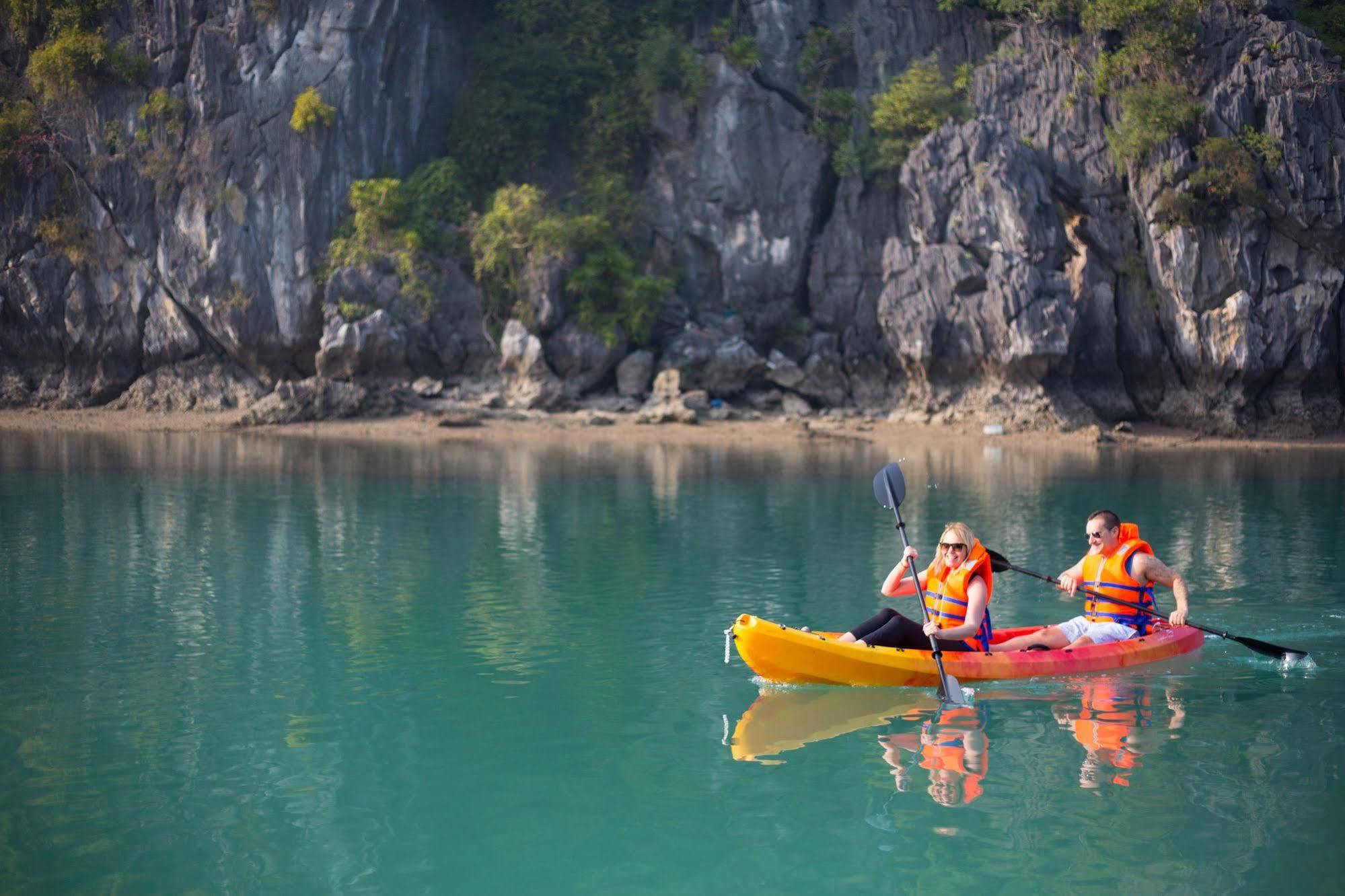 Hotel Flamingo Luxury Cruises Ha Long Exterior foto