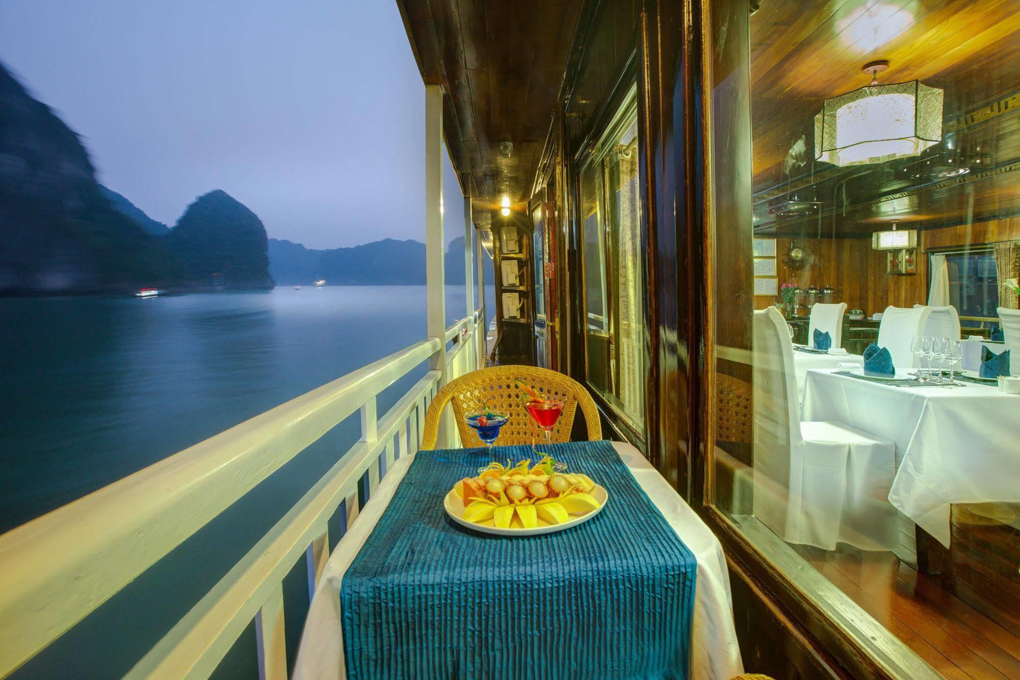 Hotel Flamingo Luxury Cruises Ha Long Exterior foto